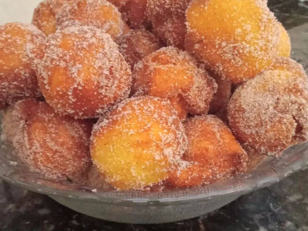 Bolinho de chuva com canela