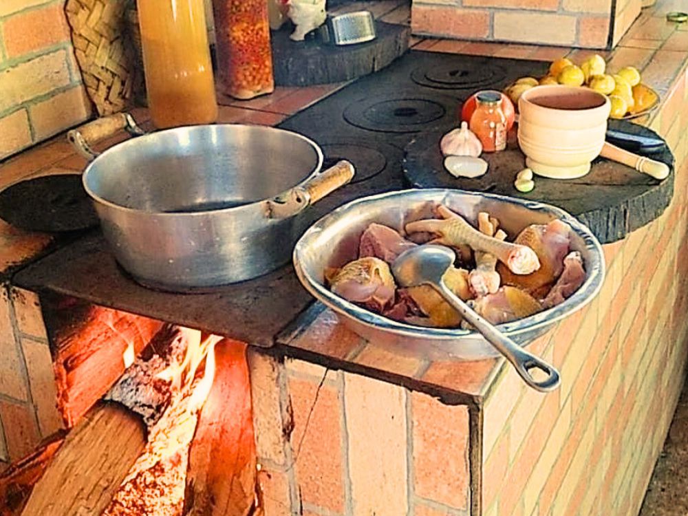 Fogão a Lenha e Comida Caseira